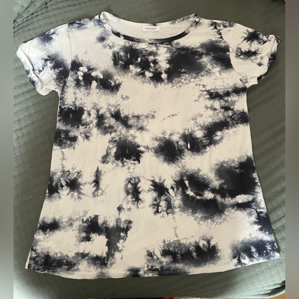 Soft navy/white tie-dye tee